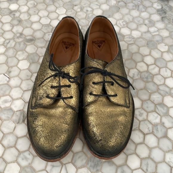 John Fluevog gold sample shoe? - Picture 1 of 4